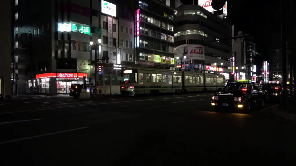 Die Innenstadt von Hiroshima ist auch Abends noch sehr belebt.