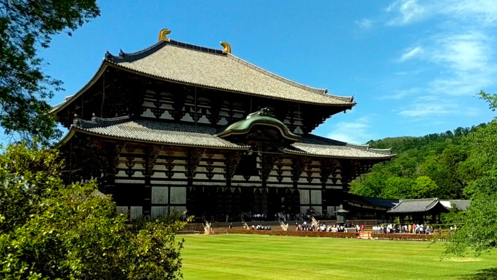 Der Toudai-Ji sieht nicht nur von außen beeindruckend aus.