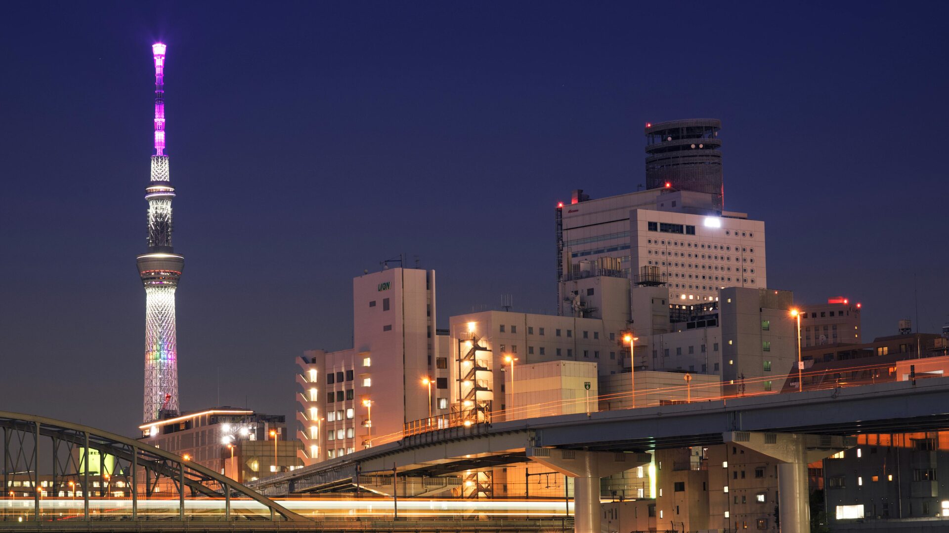 Tokyo Skytree am Abend mit Beleuchtung (Quelle: Pexels)