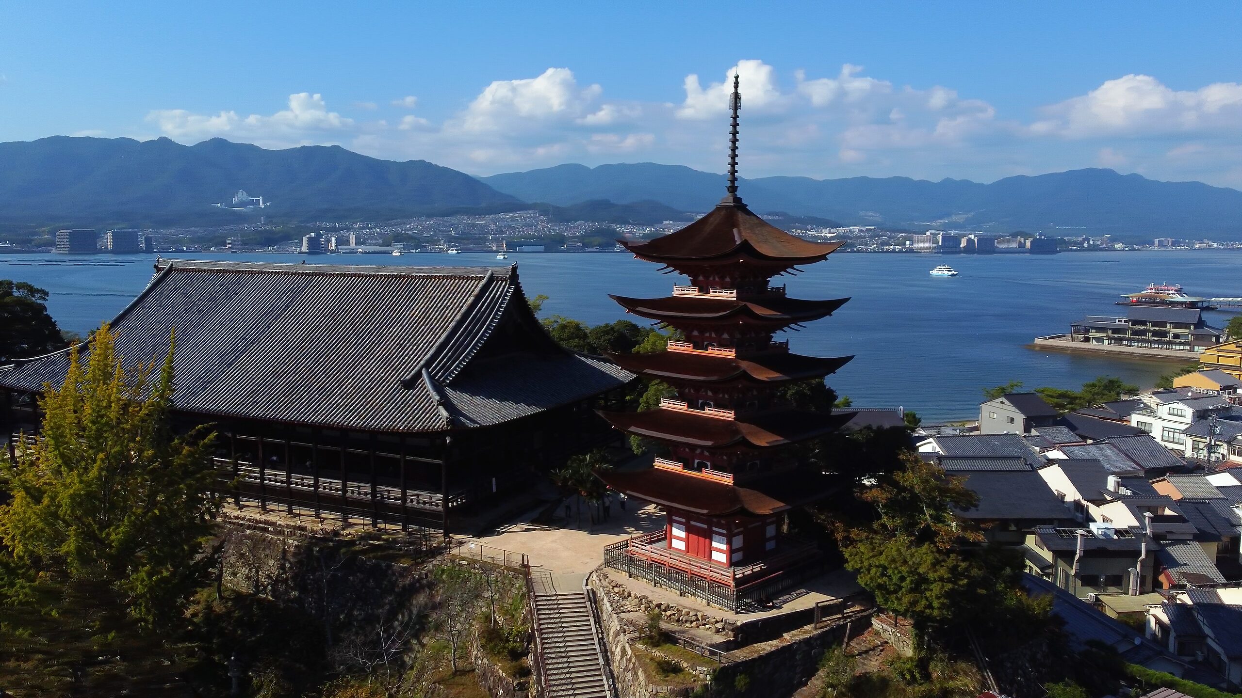 Senjokaku auf MIyajima aus der Luft