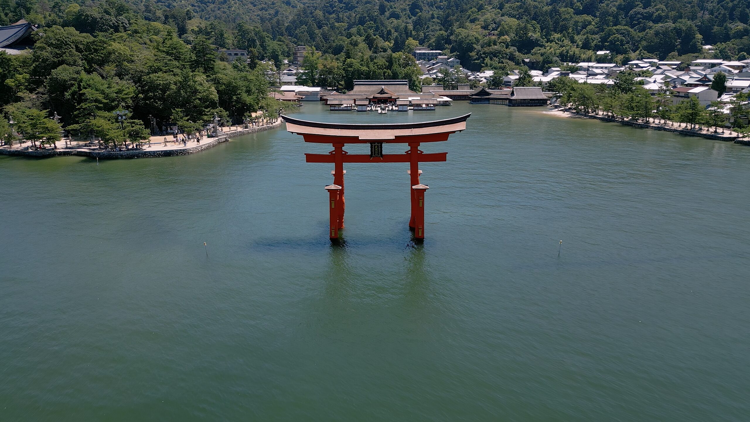 Das Torii von Miyajima und der Itsukushima Schrein